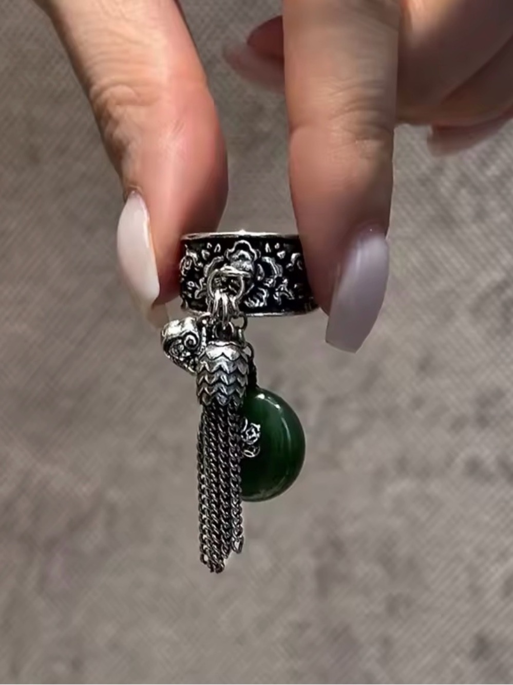 Green Stone Tassel Charm Silver Ring - Picture 15 of 15